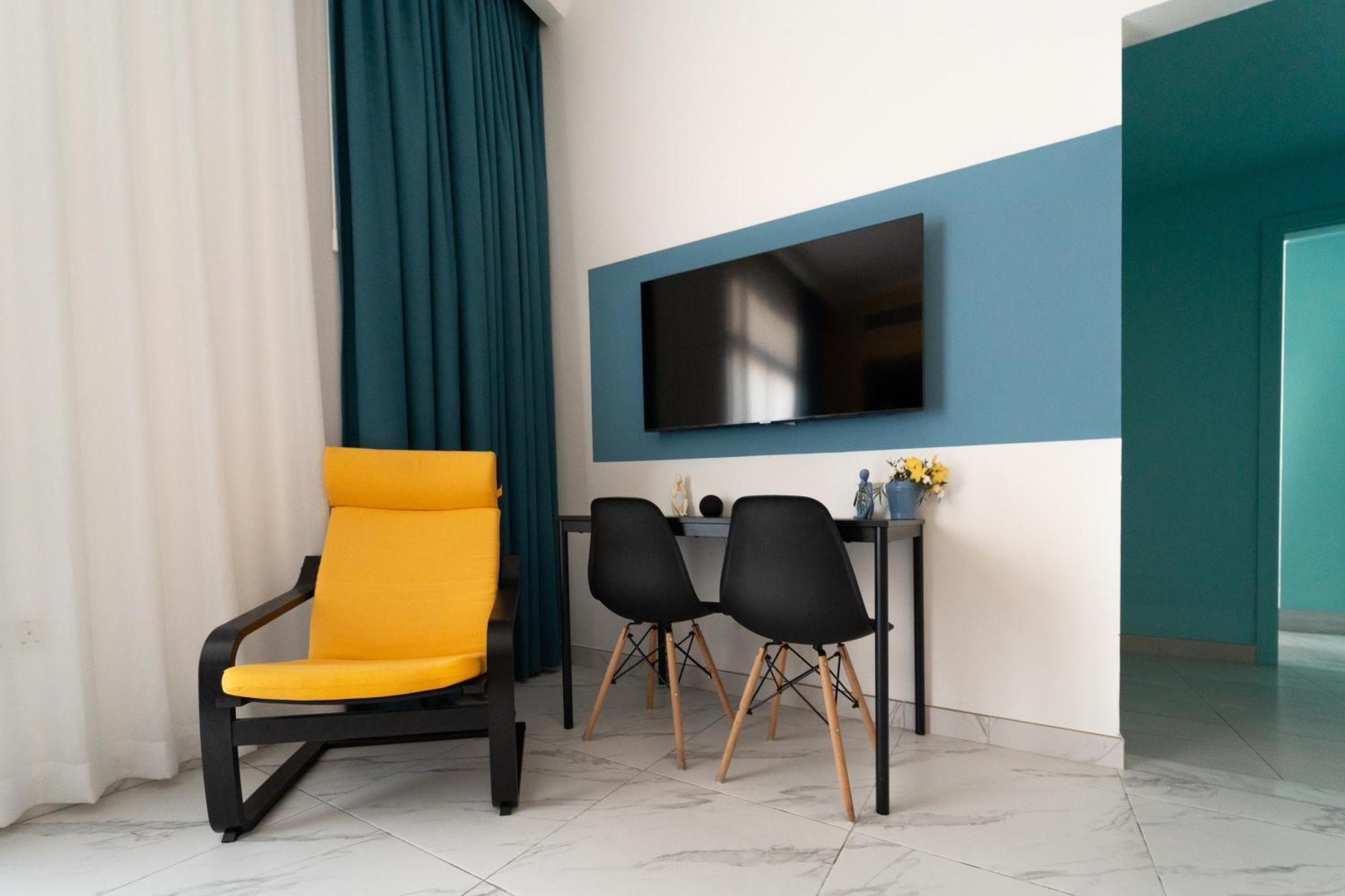 Izzzi Life Mint Aparthotel ดูไบ ภายนอก รูปภาพ