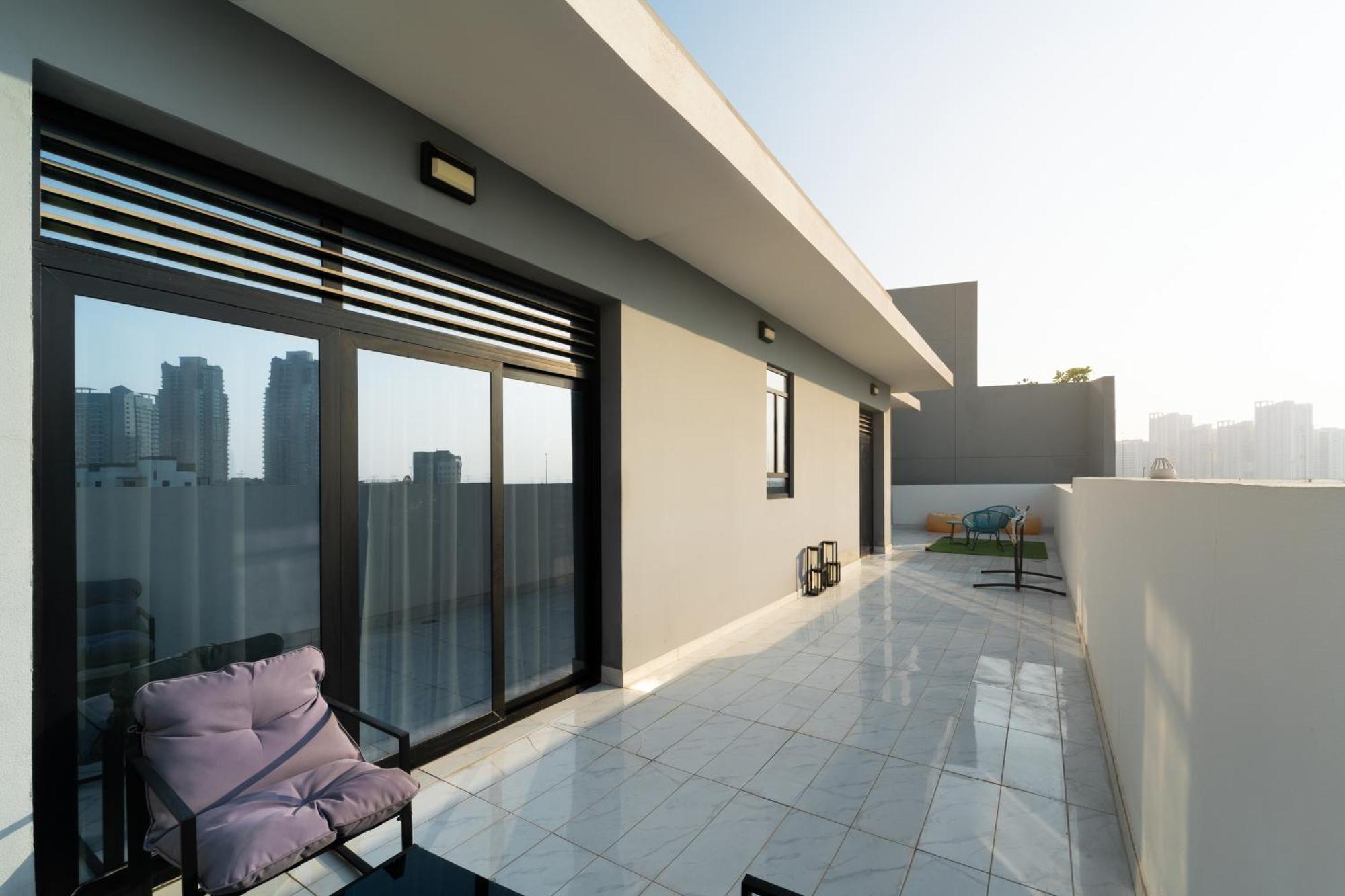 Izzzi Life Mint Aparthotel ดูไบ ภายนอก รูปภาพ