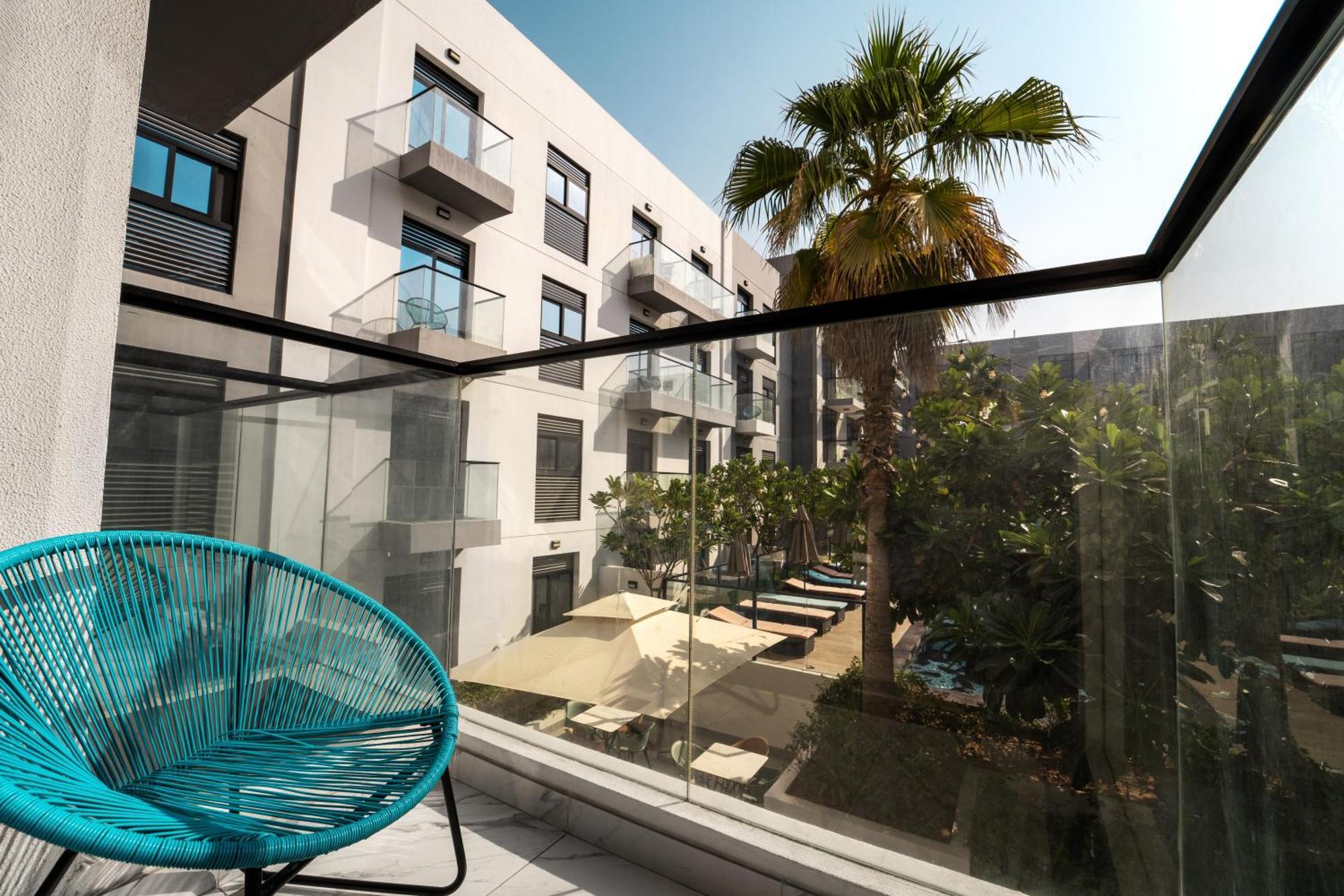 Izzzi Life Mint Aparthotel ดูไบ ภายนอก รูปภาพ