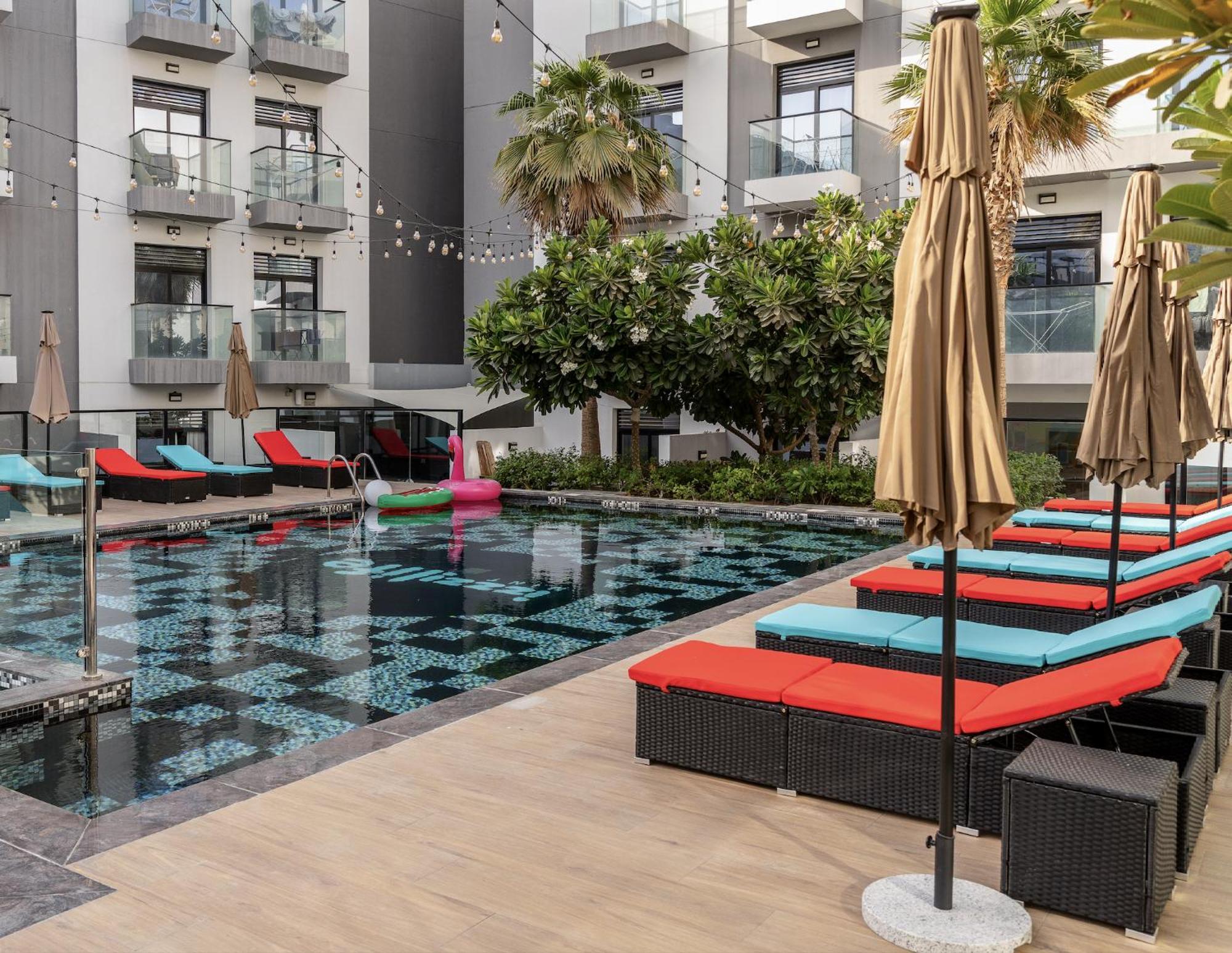Izzzi Life Mint Aparthotel ดูไบ ภายนอก รูปภาพ